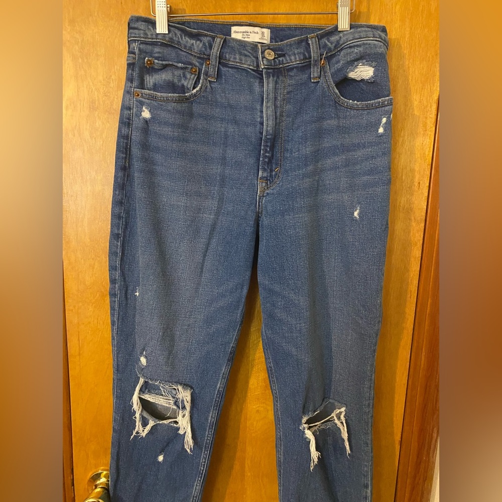 Abercrombie & Fitch The Mom High Rise Distressed Straight Jeans